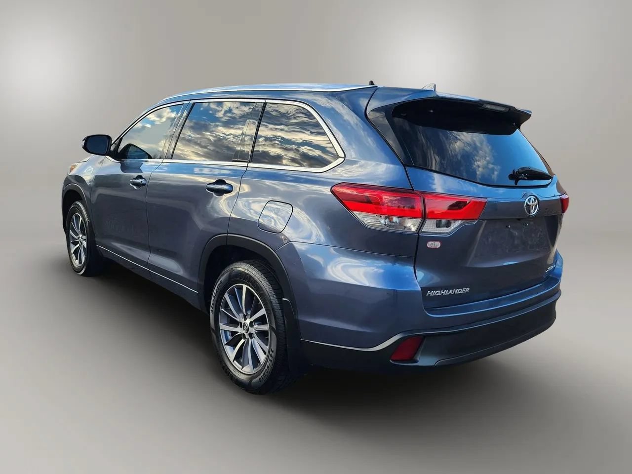 Used 2018 Toyota Highlander XLE AWD/4WD image 6