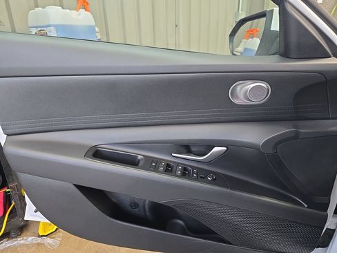 Used 2025 Hyundai Elantra Hybrid FWD image 27