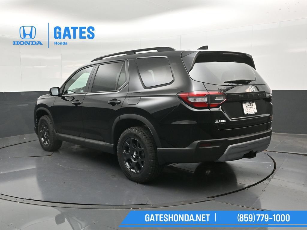 Certified 2025 Honda Pilot TrailSport image 8