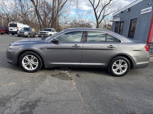 Used 2014 Ford Taurus SEL image 2
