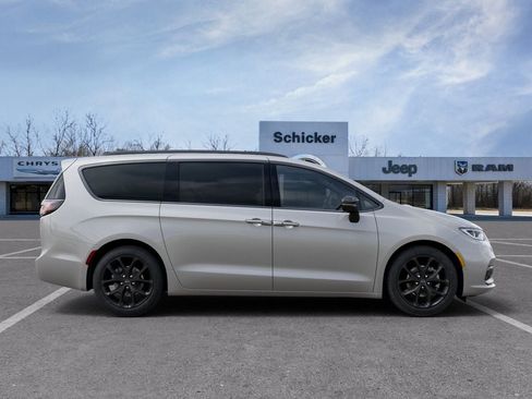 New 2026 Chrysler Pacifica Limited w/ S Appearance Package FWD image 23