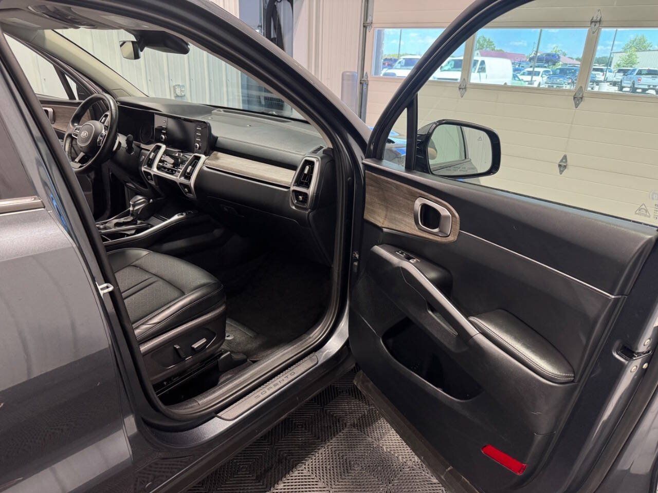 Used 2021 Kia Sorento EX AWD/4WD image 18