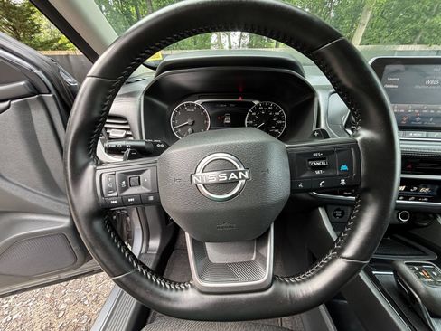 Used 2025 Nissan Rogue SV FWD image 29