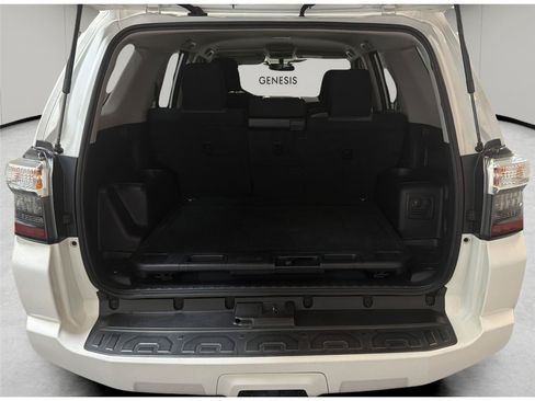 Used 2017 Toyota 4Runner SR5 AWD/4WD image 12