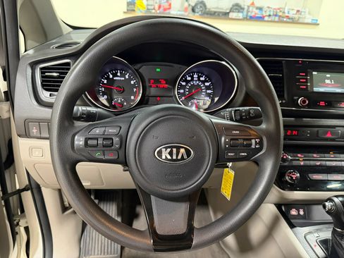 Used 2016 Kia Sedona LX FWD image 34