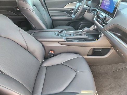New 2026 Toyota Grand Highlander XLE image 9
