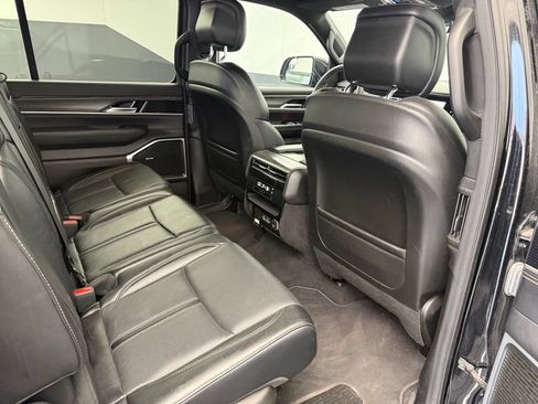 Used 2024 Jeep Wagoneer L Series III w/ Flexible Seating Group AWD/4WD image 76