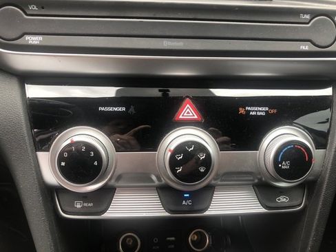 Used 2019 Hyundai Elantra SE w/ Cargo Package image 11