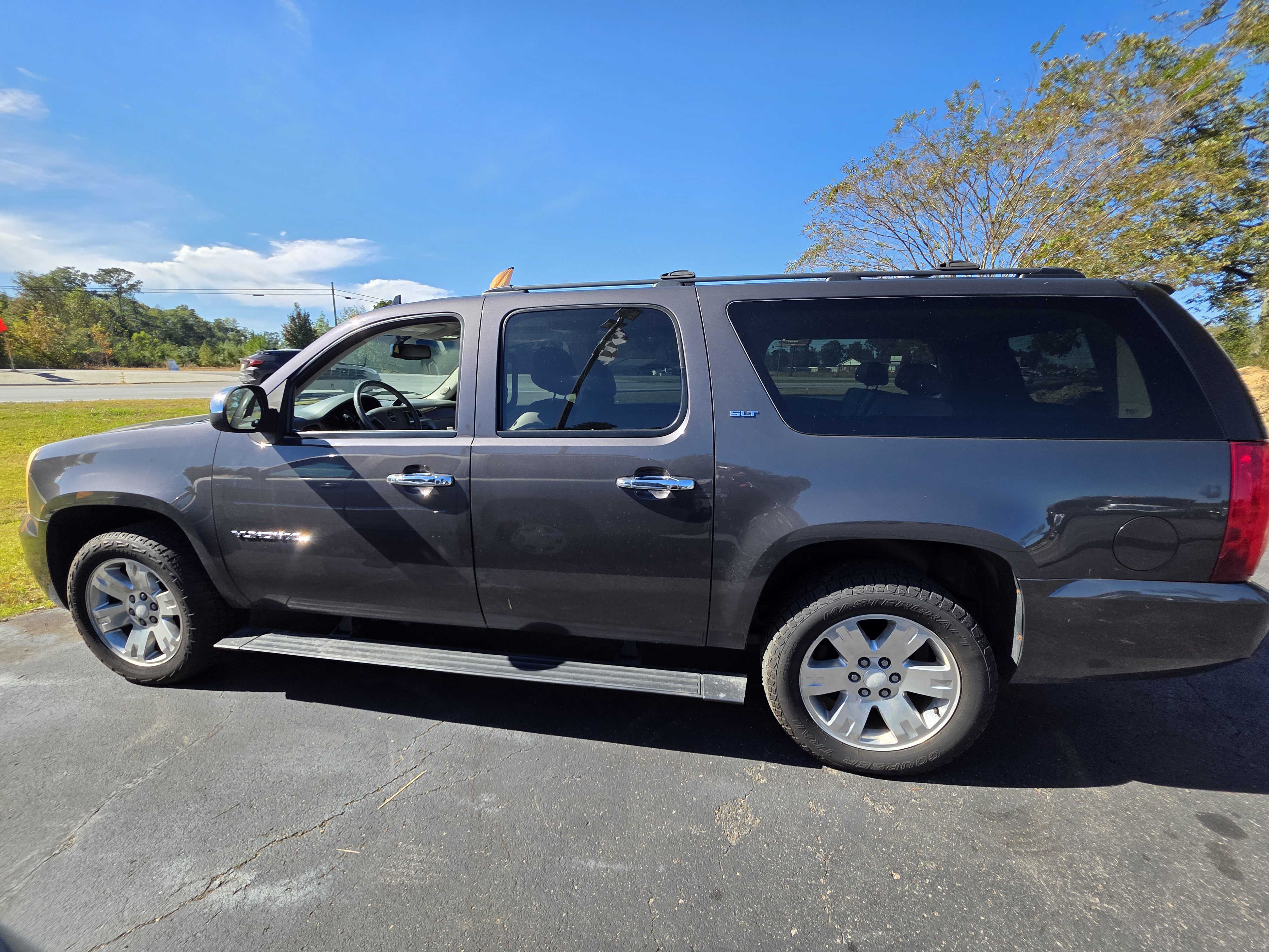 Used 2011 GMC Yukon XL SLT w/ SLT Chrome Package AWD/4WD image 9
