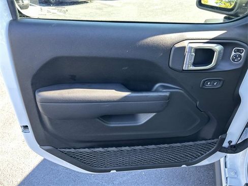 Used 2024 Jeep Wrangler Sport S image 17