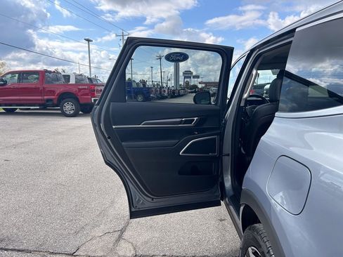 Used 2025 Kia Telluride S AWD/4WD image 16