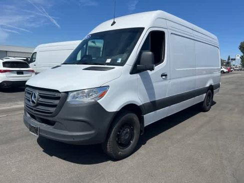 New 2025 Mercedes-Benz Sprinter 2500 image 1