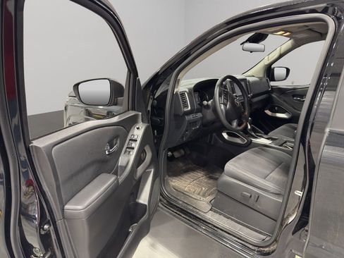Used 2023 Nissan Frontier SV image 5