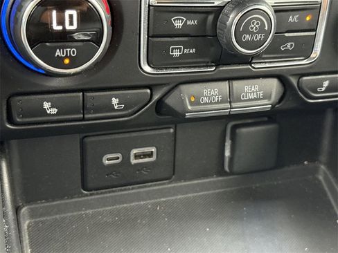 Used 2024 Chevrolet Suburban LT image 38