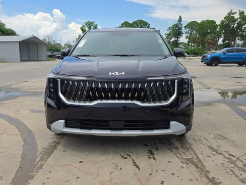 New 2027 Kia Carnival FWD image 3