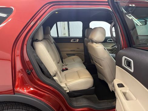 Used 2014 Ford Explorer XLT w/ Equipment Group 202A FWD image 16