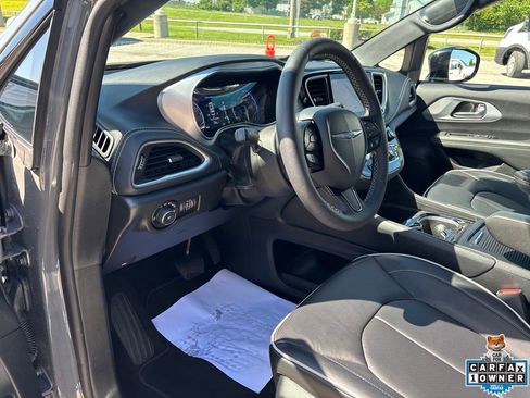 Used 2025 Chrysler Pacifica Limited AWD/4WD image 48