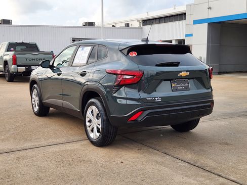 Certified 2025 Chevrolet Trax LS image 8