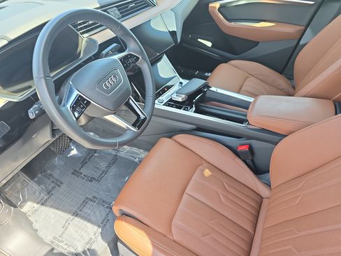 Used 2024 Audi Q8 e-tron Prestige w/ Prestige Package image 15