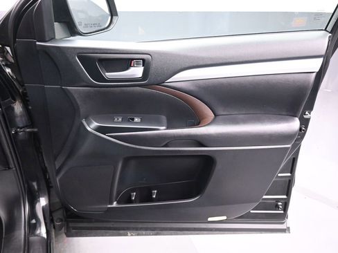 Used 2019 Toyota Highlander XLE image 55