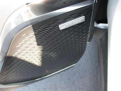 Used 2025 GMC Acadia Elevation image 13