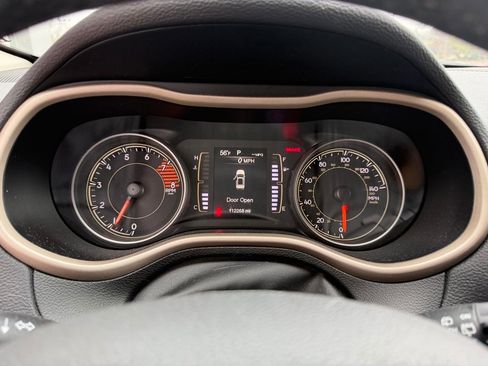 Used 2017 Jeep Cherokee Latitude w/ Cold Weather Group image 14