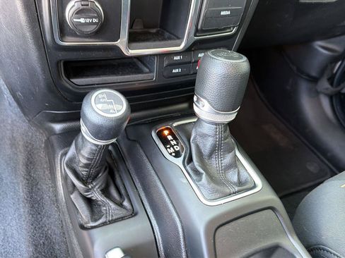 Used 2020 Jeep Wrangler Unlimited Sport AWD/4WD image 25