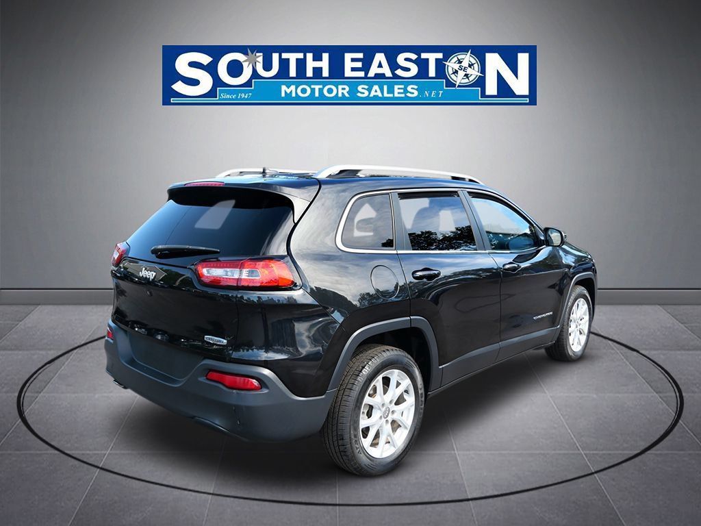 Used 2016 Jeep Cherokee Latitude FWD image 6