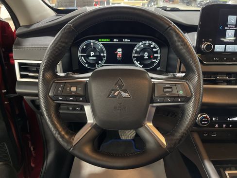 Used 2024 Mitsubishi Outlander SE image 18
