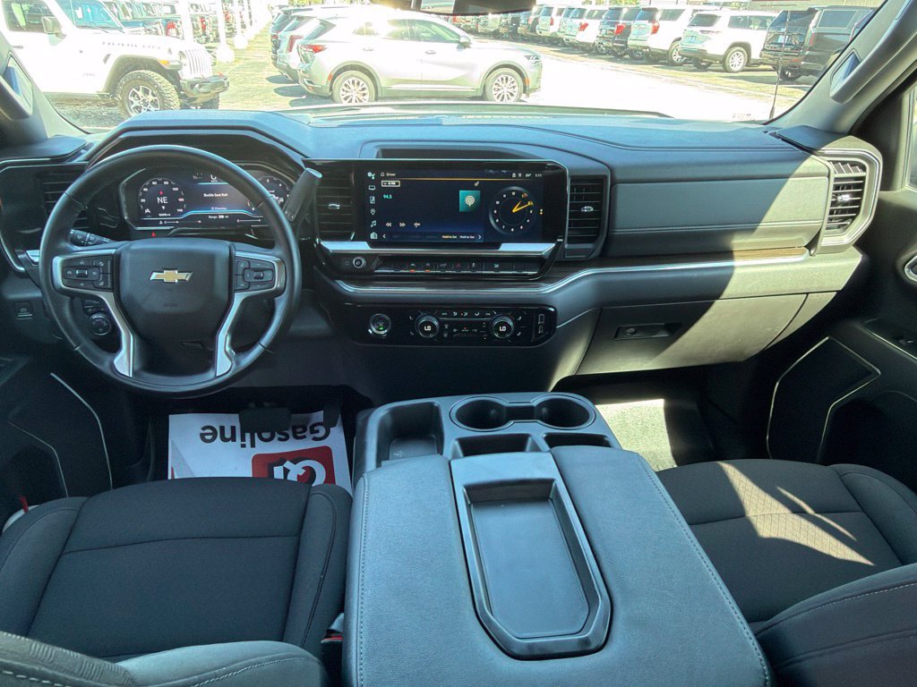 Used 2024 Chevrolet Silverado 1500 LT AWD/4WD image 16