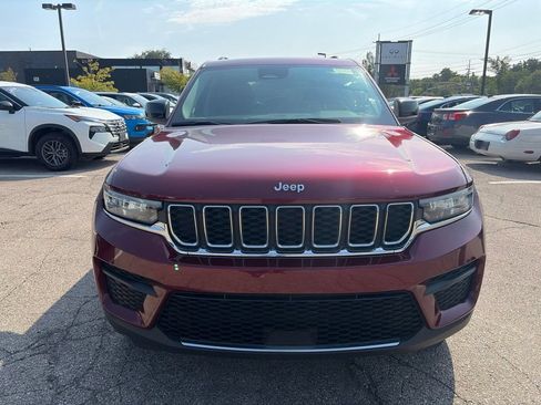 Used 2024 Jeep Grand Cherokee Laredo X AWD/4WD image 2