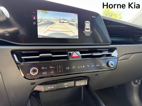 New 2026 Kia Niro EX FWD image 17