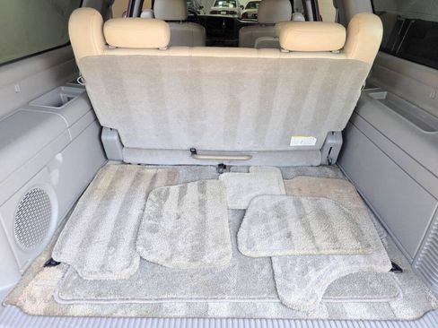 Used 2002 Chevrolet Suburban LT RWD image 33