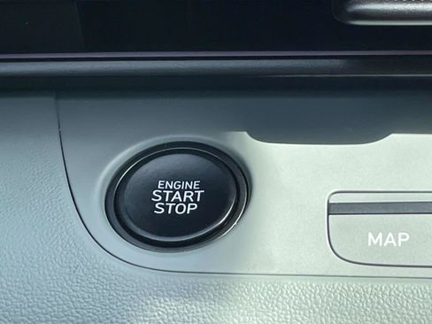 Used 2025 Hyundai Elantra Limited FWD image 29