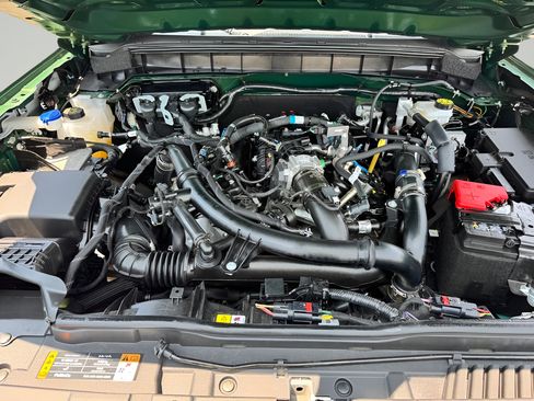 Used 2025 Ford Bronco Outer Banks AWD/4WD image 34