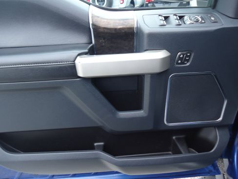 Used 2022 Ford F250 Lariat w/ Chrome Package image 27