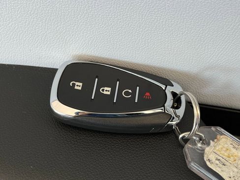 Used 2025 Chevrolet Trax LT image 22