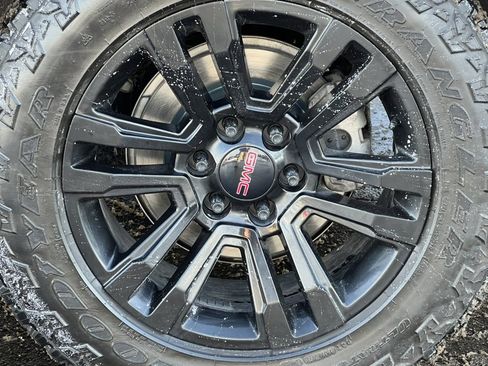 Used 2023 GMC Yukon XL AT4 image 11