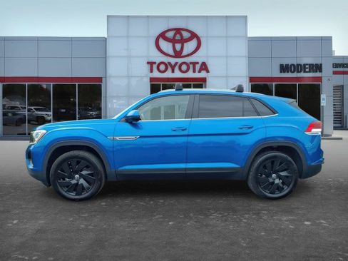 Used 2024 Volkswagen Atlas Cross Sport SE w/ Panoramic Sunroof Package FWD image 2
