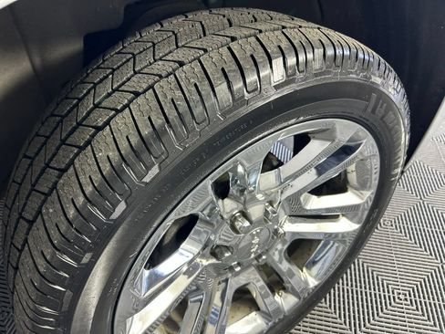 Used 2018 GMC Yukon SLT w/ Premium Edition AWD/4WD image 6