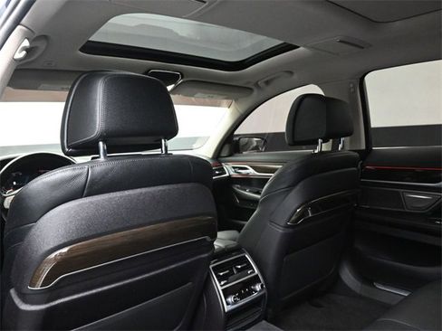 Used 2020 BMW 740i xDrive 740i xDrive w/ Cold Weather Package image 25