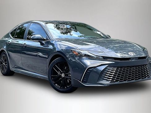 Used 2025 Toyota Camry SE w/ Convenience Package FWD image 2