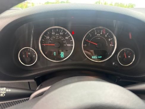 Used 2018 Jeep Wrangler Sport w/ Connectivity Group AWD/4WD image 18