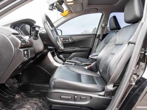 Used 2016 Honda Accord Touring image 11