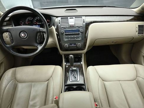 Used 2010 Cadillac DTS Luxury image 25