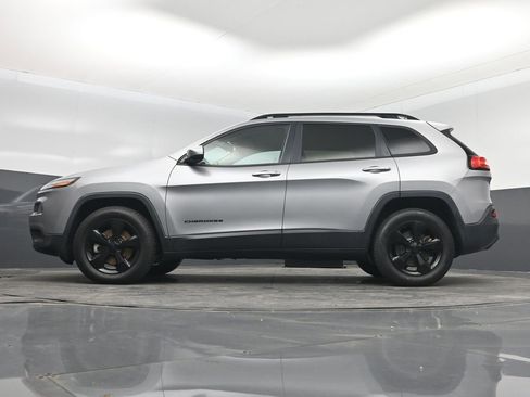 Used 2016 Jeep Cherokee Latitude AWD/4WD image 15