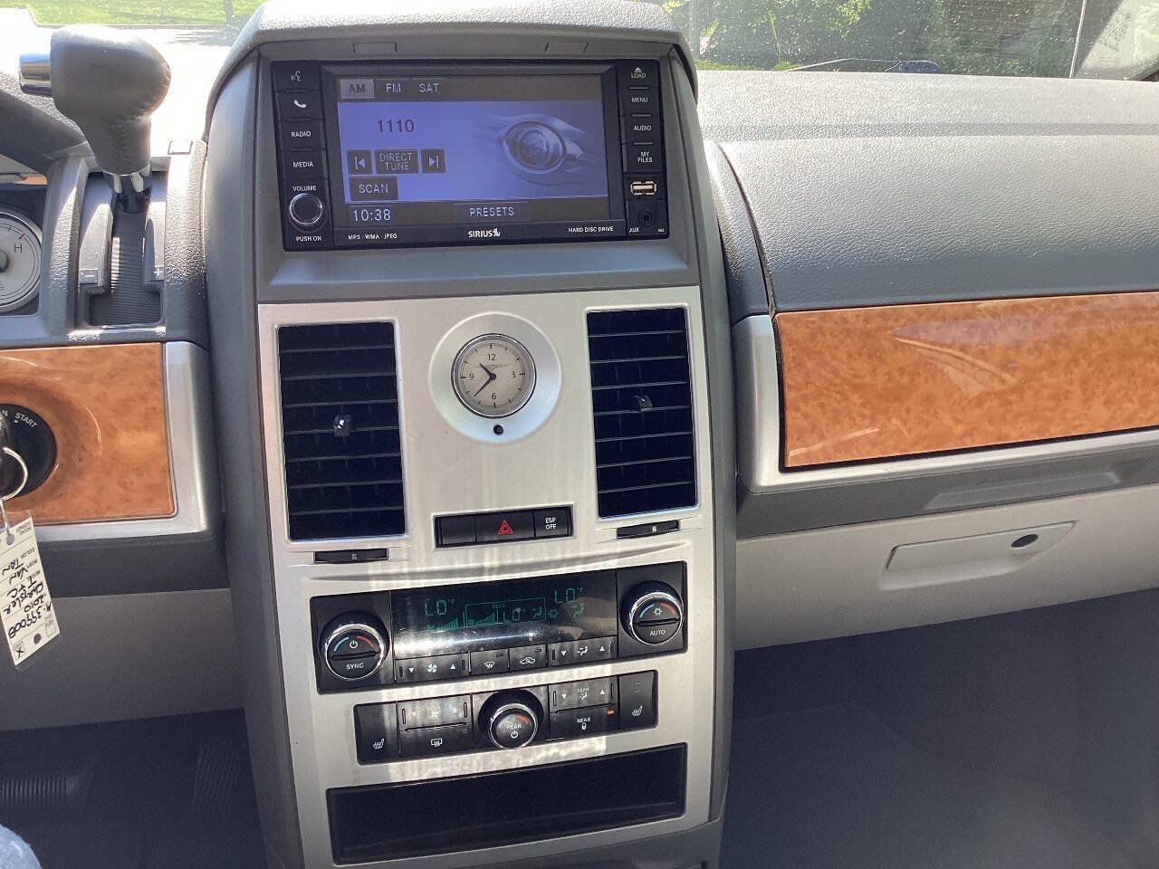 Used 2010 Chrysler Town & Country Limited FWD image 9