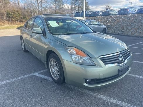 Used 2008 Nissan Altima 3.5 SL w/ Technology Pkg image 2