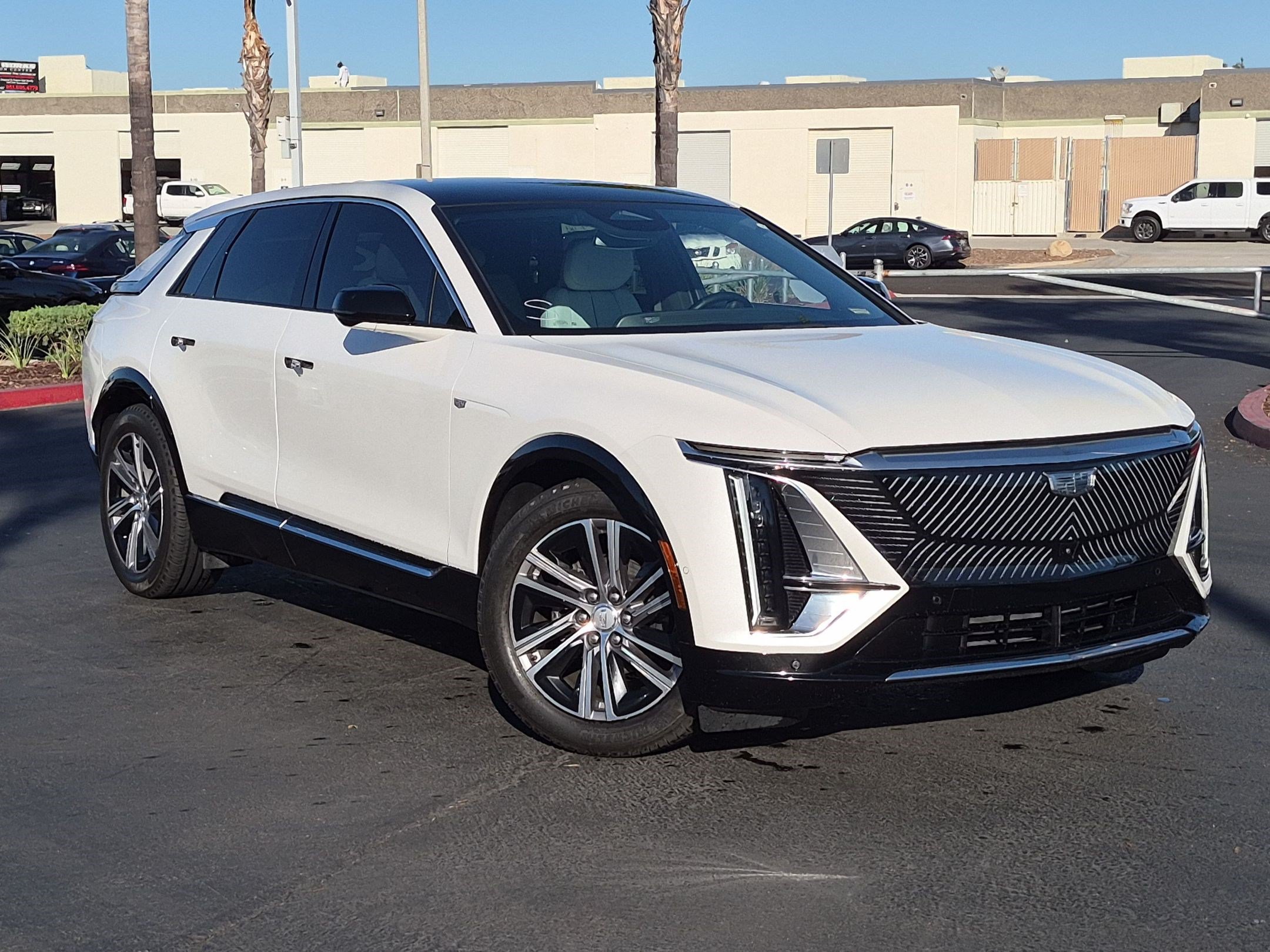 Used 2024 Cadillac Lyriq Luxury RWD image 2