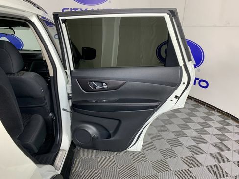 Used 2018 Nissan Rogue SV FWD image 35